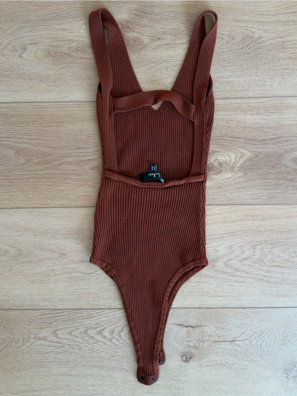 Lulus Ribbed V-Neck Bodysuit in Rust - Picture 2 of 3